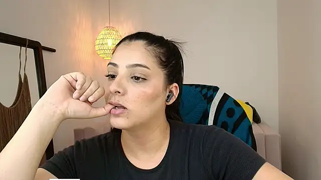 YummyAnna  online show from 10, 2, 2026