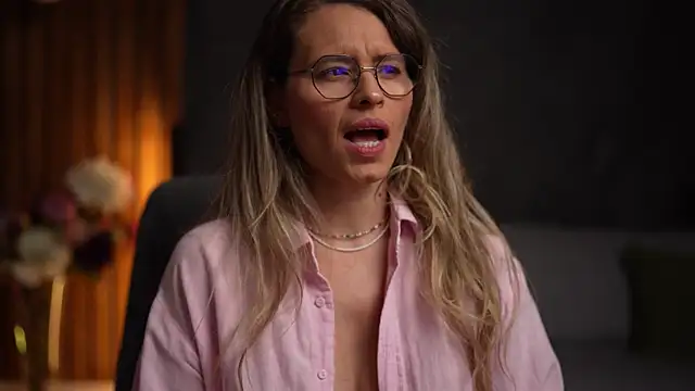 Snapshot of BrandyWhite chatting on 25, 11, 2025 BrandyWhite online show from 25, 11, 2025