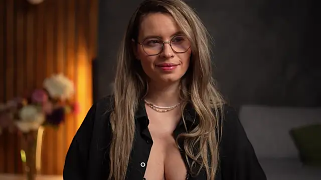 BrandyWhite online show from 16, 12, 2025