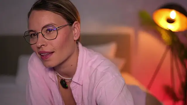 BrandyWhite online show from 26, 6, 2026
