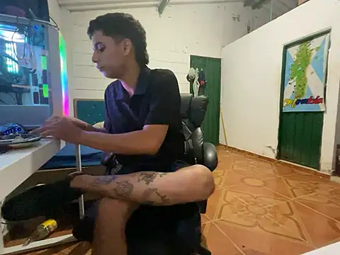 Max TheHorseDick online show from 13, 4, 2026