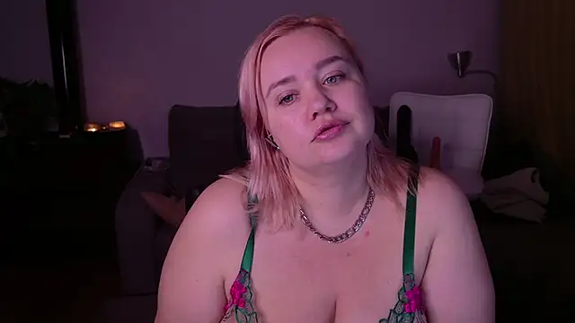 Snapshot of MargotGrey chatting on 8, 1, 2025 MargotGrey online show from 8, 1, 2025