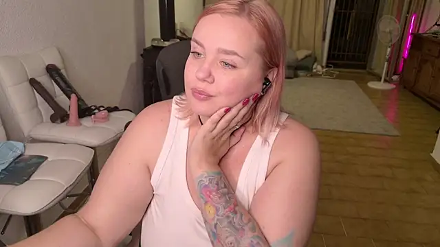 Snapshot of MargotGrey chatting on 10, 9, 2025 MargotGrey online show from 10, 9, 2025