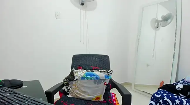 Snapshot of HUGEBOOBS_MILF chatting on 28, 12, 2024 HUGEBOOBS MILF online show from 28, 12, 2024