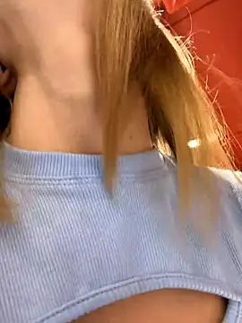 Snapshot of -AngelAri- chatting on 8, 11, 2025 -AngelAri- online show from 8, 11, 2025