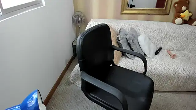 Snapshot of NicolettColin chatting on 8, 9, 2025 NicolettColin online show from 8, 9, 2025