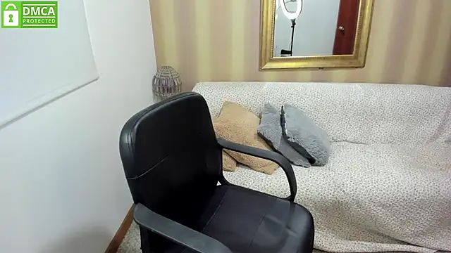 Snapshot of NicolettColin chatting on 17, 10, 2025 NicolettColin online show from 17, 10, 2025