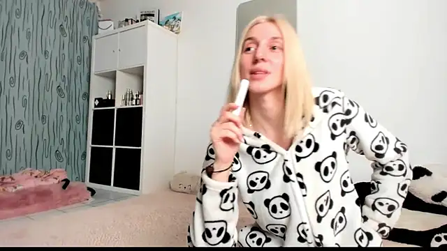 KenzieDawton online show from 26, 2, 2025