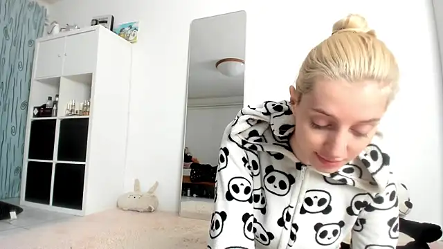 KenzieDawton online show from 13, 10, 2025