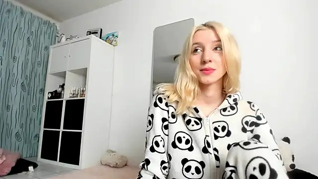 KenzieDawton online show from 19, 10, 2025