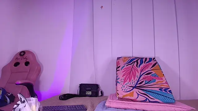 raven lilith  online show from 17, 10, 2025