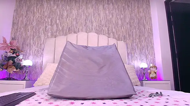 raven lilith  online show from 17, 12, 2025