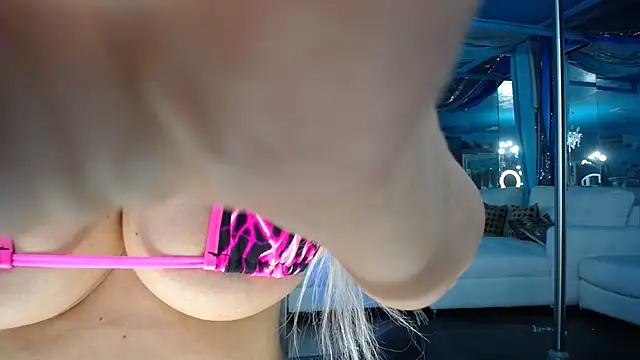 ADRIANNA FOX online show from 27, 9, 2025