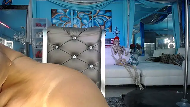 ADRIANNA FOX online show from 9, 10, 2025