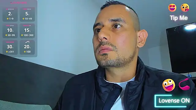 jhonyalzate2 online show from 4, 2, 2025