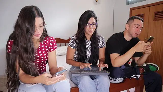 Snapshot of funcouple1985 chatting on 5, 12, 2024 funcouple1985 online show from 5, 12, 2024