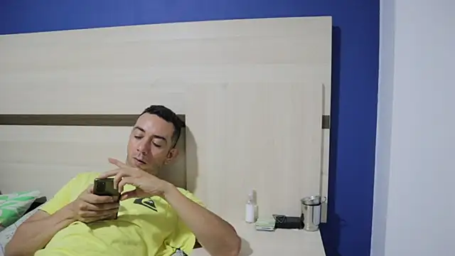 Snapshot of funcouple1985 chatting on 11, 12, 2024 funcouple1985 online show from 11, 12, 2024