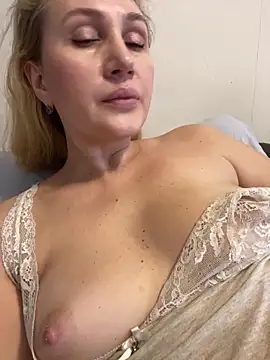 YourBlondee online show from 12, 12, 2024