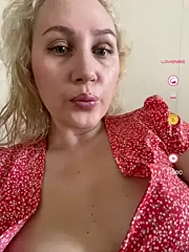 YourBlondee online show from 27, 4, 2026