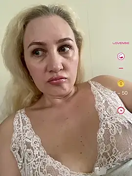 YourBlondee online show from 8, 6, 2026