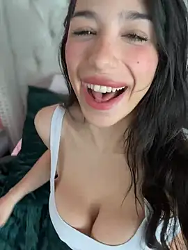 Snapshot of LoveLillyy chatting on 4, 1, 2025 LoveLillyy online show from 4, 1, 2025