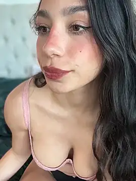 Snapshot of LoveLillyy chatting on 5, 2, 2025 LoveLillyy online show from 5, 2, 2025