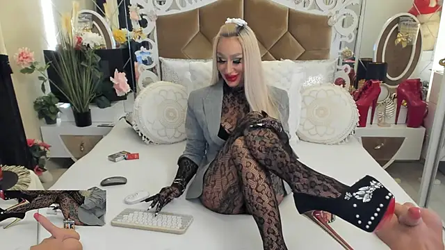 Snapshot of hotgirlsmoking_69xxx chatting on 14, 9, 2025 hotgirlsmoking 69xxx online show from 14, 9, 2025