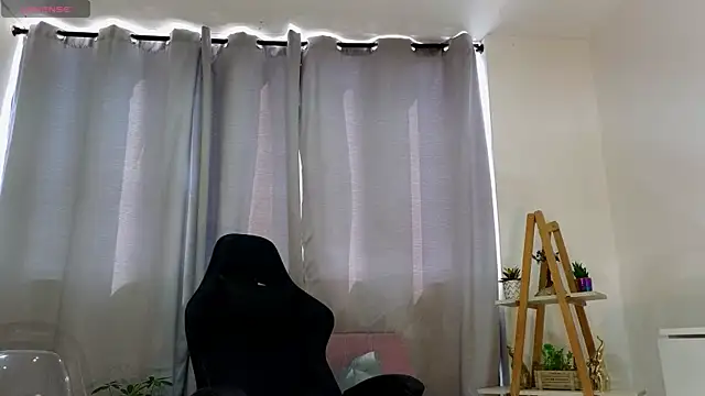 bella  adams online show from 19, 2, 2025