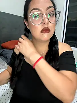 Snapshot of MileyGia chatting on 9, 9, 2025 MileyGia online show from 9, 9, 2025