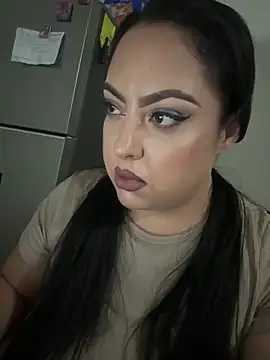 Snapshot of MileyGia chatting on 29, 11, 2025 MileyGia online show from 29, 11, 2025