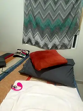 Snapshot of MileyGia chatting on 30, 11, 2025 MileyGia online show from 30, 11, 2025