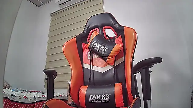 EvaTiffany online show from 16, 9, 2025