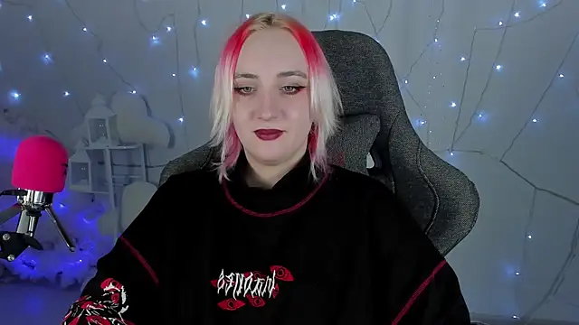 Snapshot of AsheLucker chatting on 1, 2, 2025 AsheLucker online show from 1, 2, 2025