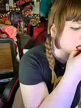 Snapshot of VelvetDiablo chatting on 7, 2, 2025 VelvetDiablo online show from 7, 2, 2025