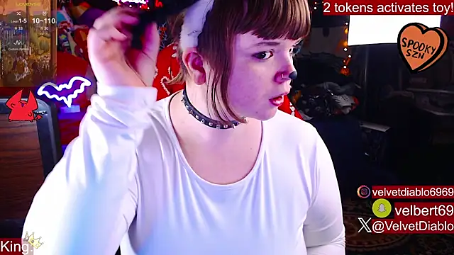 Snapshot of VelvetDiablo chatting on 1, 10, 2025 VelvetDiablo online show from 1, 10, 2025