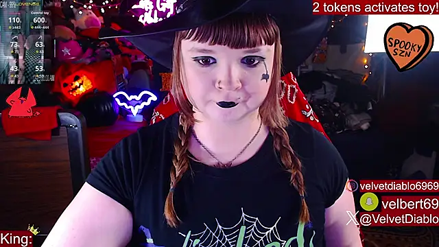 Snapshot of VelvetDiablo chatting on 14, 10, 2025 VelvetDiablo online show from 14, 10, 2025