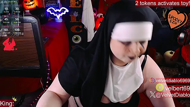 Snapshot of VelvetDiablo chatting on 27, 10, 2025 VelvetDiablo online show from 27, 10, 2025