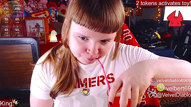 Snapshot of VelvetDiablo chatting on 12, 11, 2025 VelvetDiablo online show from 12, 11, 2025