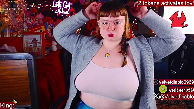 Snapshot of VelvetDiablo chatting on 18, 11, 2025 VelvetDiablo online show from 18, 11, 2025