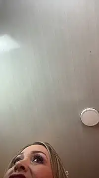 Holly madison  online show from 20, 2, 2025