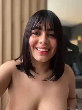 Snapshot of Roxxannne chatting on 11, 1, 2025 Roxxannne online show from 11, 1, 2025