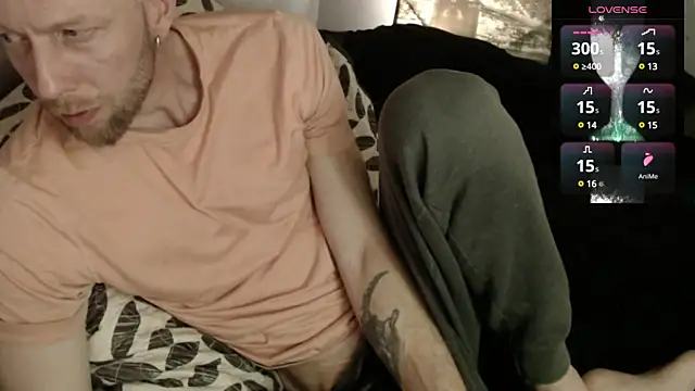 Snapshot of MaxRouger chatting on 12, 3, 2025 MaxRouger online show from 12, 3, 2025