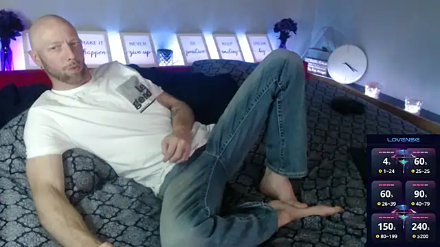 Snapshot of MaxRouger chatting on 10, 9, 2025 MaxRouger online show from 10, 9, 2025