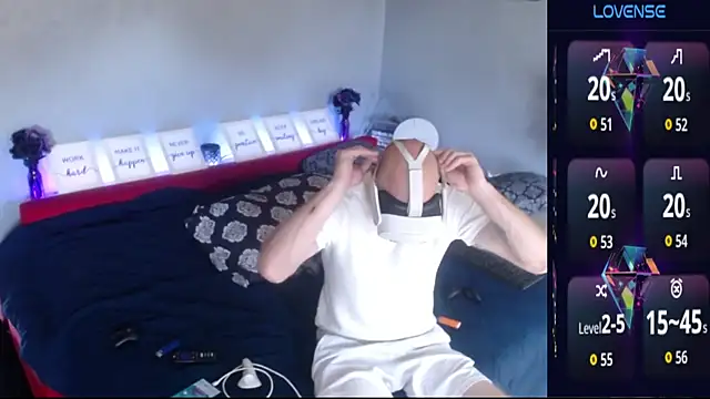 Snapshot of MaxRouger chatting on 26, 9, 2025 MaxRouger online show from 26, 9, 2025