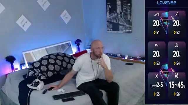 Snapshot of MaxRouger chatting on 3, 10, 2025 MaxRouger online show from 3, 10, 2025