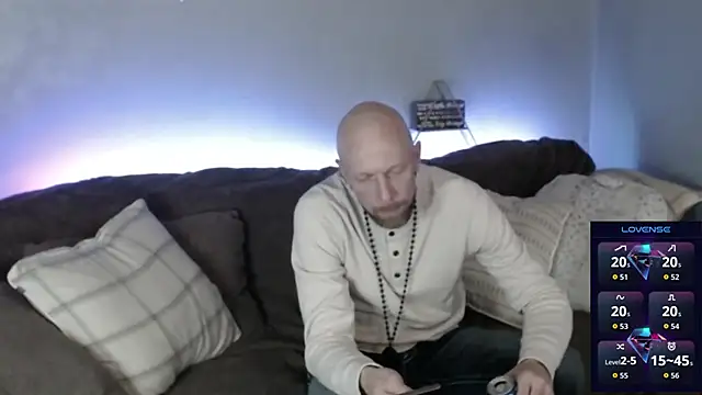 Snapshot of MaxRouger chatting on 31, 10, 2025 MaxRouger online show from 31, 10, 2025