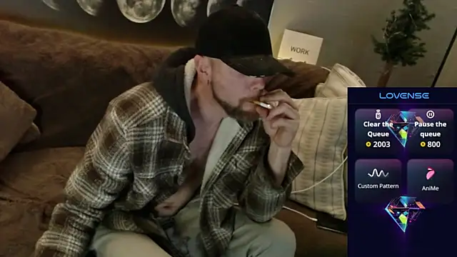 Snapshot of MaxRouger chatting on 5, 11, 2025 MaxRouger online show from 5, 11, 2025