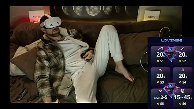 Snapshot of MaxRouger chatting on 7, 11, 2025 MaxRouger online show from 7, 11, 2025