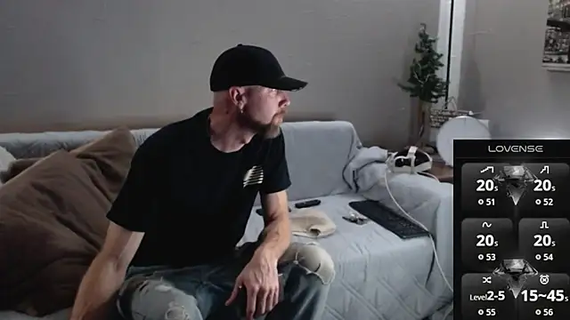 Snapshot of MaxRouger chatting on 23, 11, 2025 MaxRouger online show from 23, 11, 2025