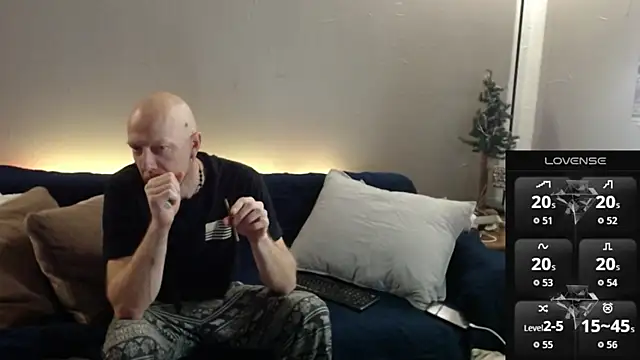 Snapshot of MaxRouger chatting on 27, 11, 2025 MaxRouger online show from 27, 11, 2025